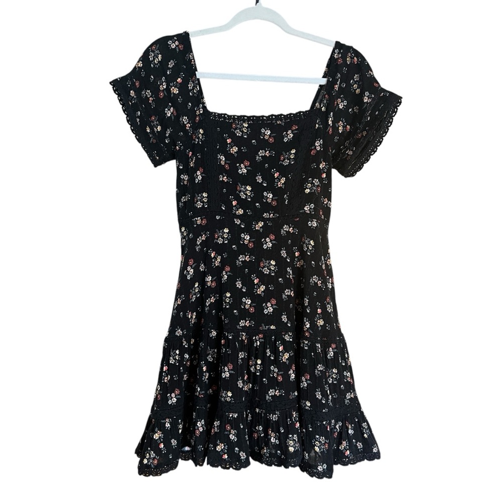 American Eagle size XS LBD with square neck, empire waist, and lace detail, EUC